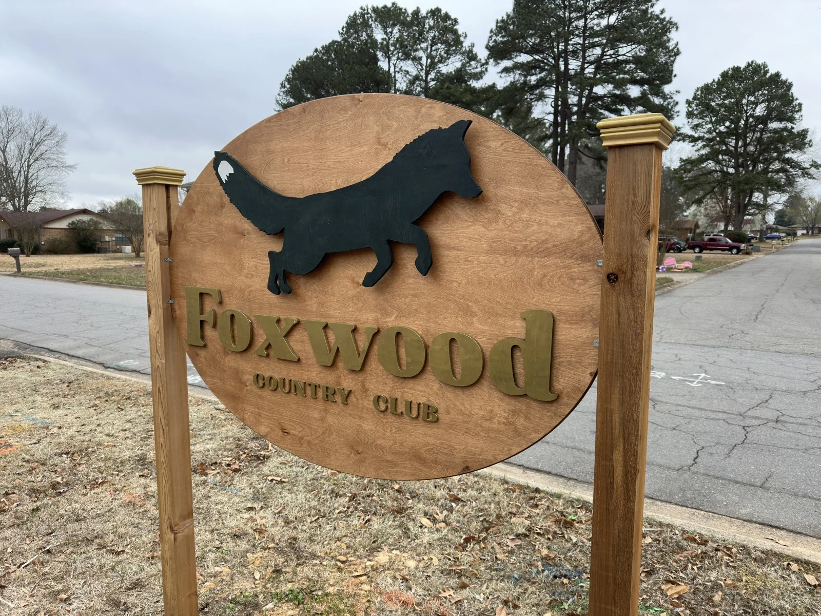 Foxwood Country Club sign with a raised fox silhouette and dimensional lettering