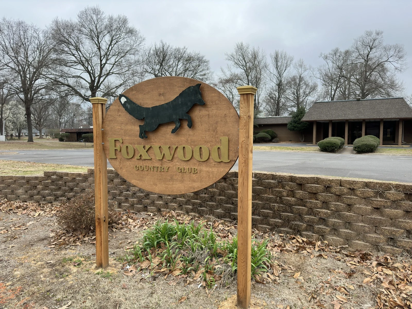 Foxwood Country Club wood sign mounted between posts